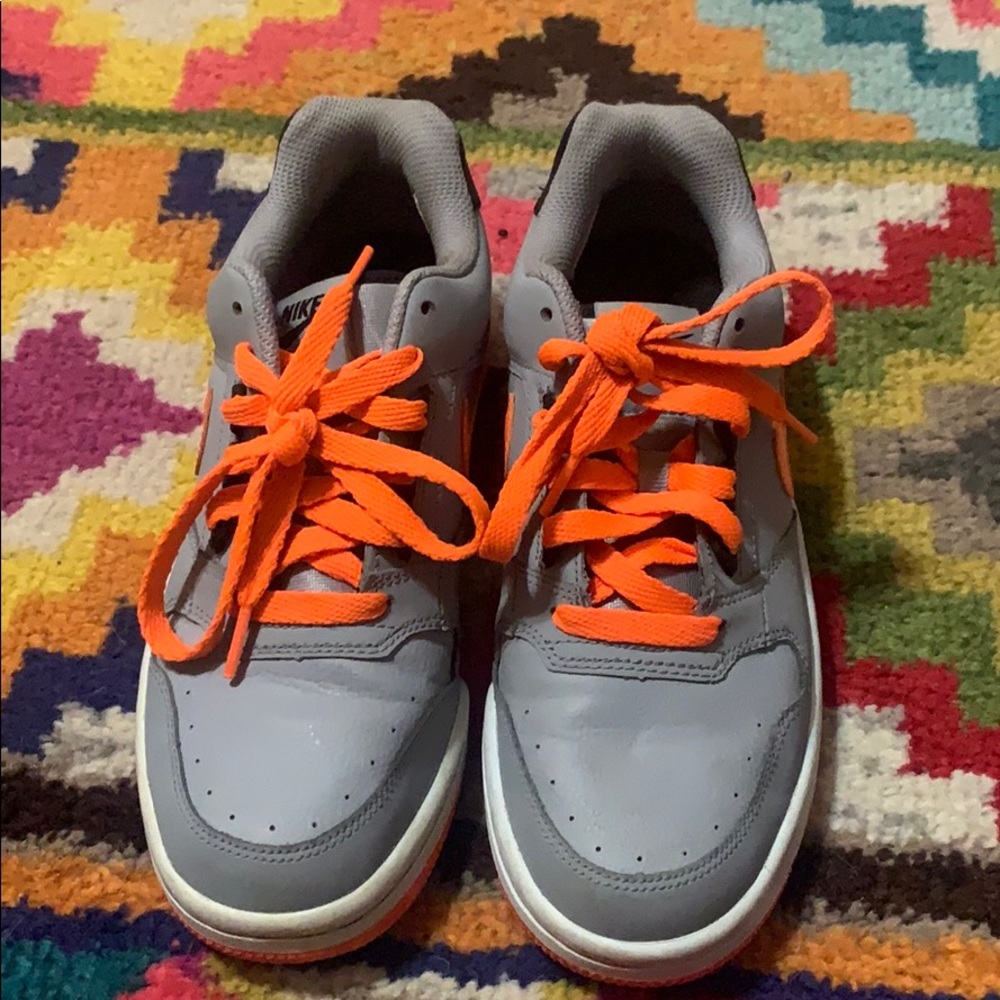 Gray & Bright Orange Sneakers // NIKE // Boys 5.5
